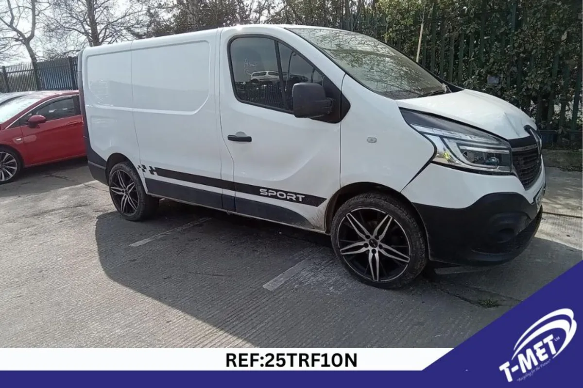 2020 RENAULT TRAFIC BREAKING FOR PARTS - Image 1