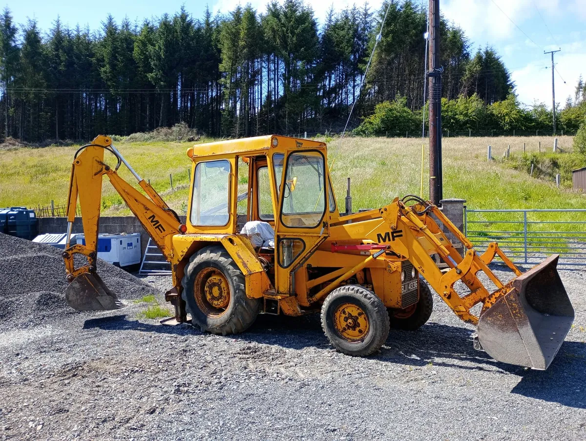 Massy Ferguson 40 digger - Image 1