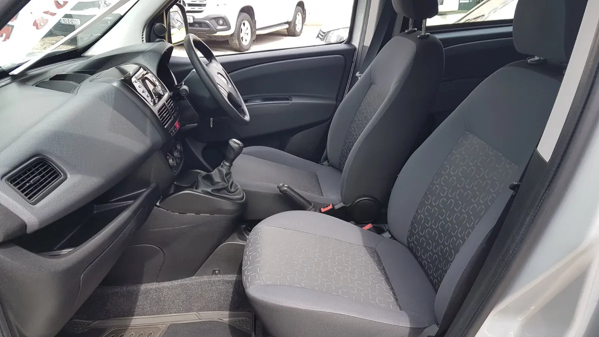 Fiat Doblo 2019 5 SEATER CREWCAB MINT VAT INVOICE - Image 4