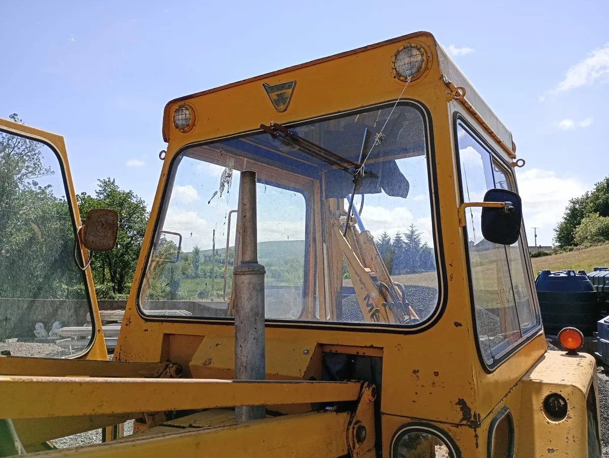 Massy Ferguson 40 digger - Image 4