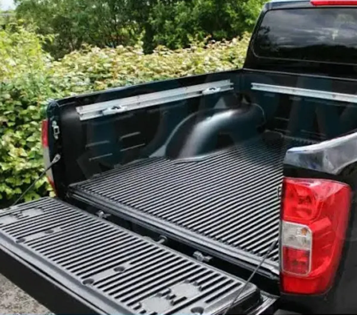 Nissan bed liner - Image 1