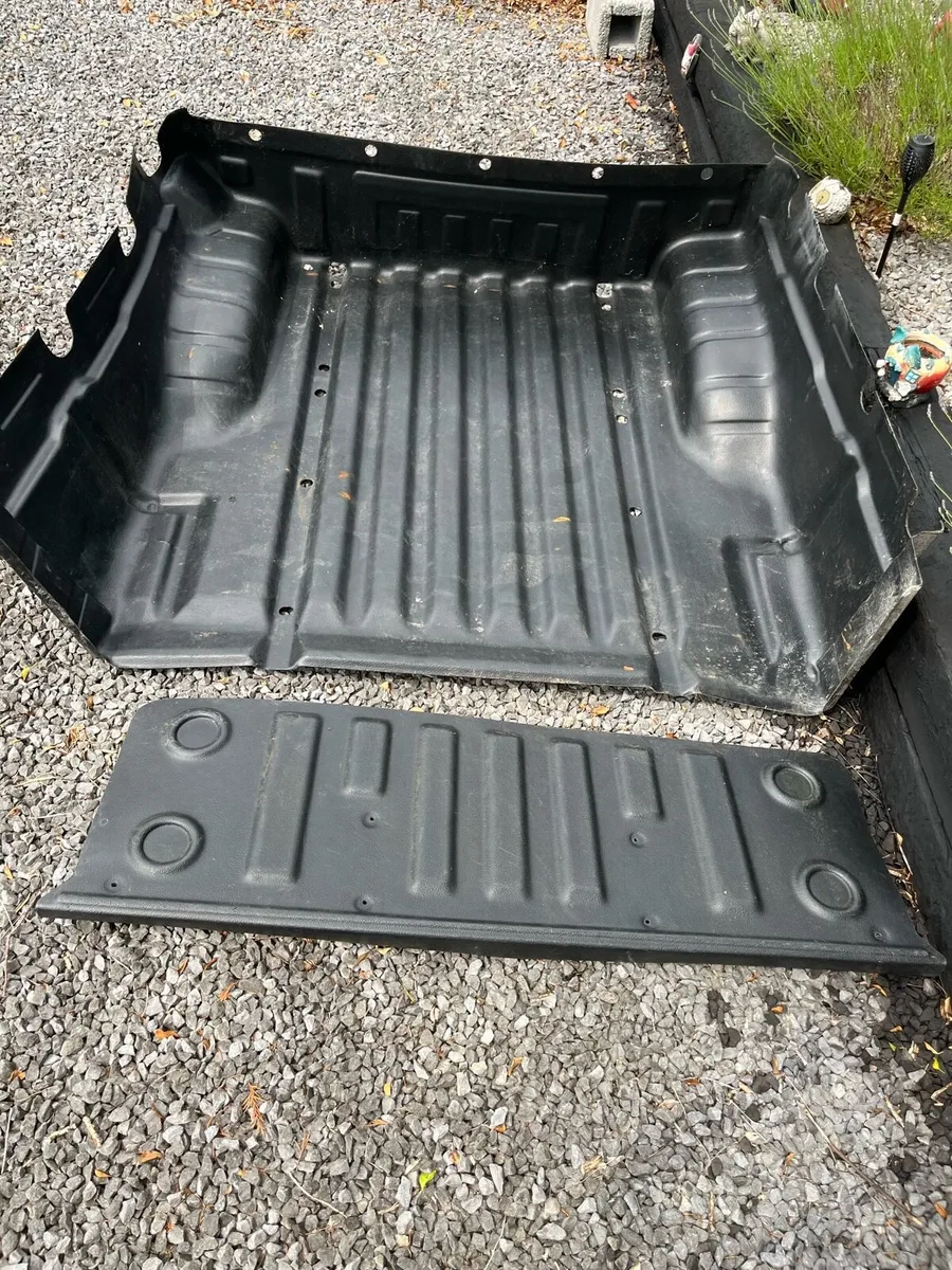 Nissan bed liner - Image 2