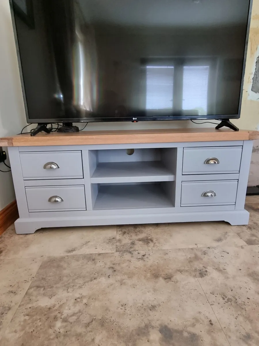 TV Unit - Image 1