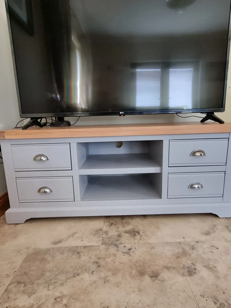 TV Unit - Image 2