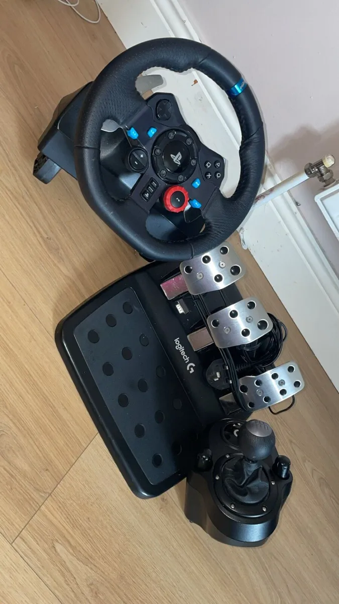 Logitech G29 Gaming Wheel,Pedals And Shifter