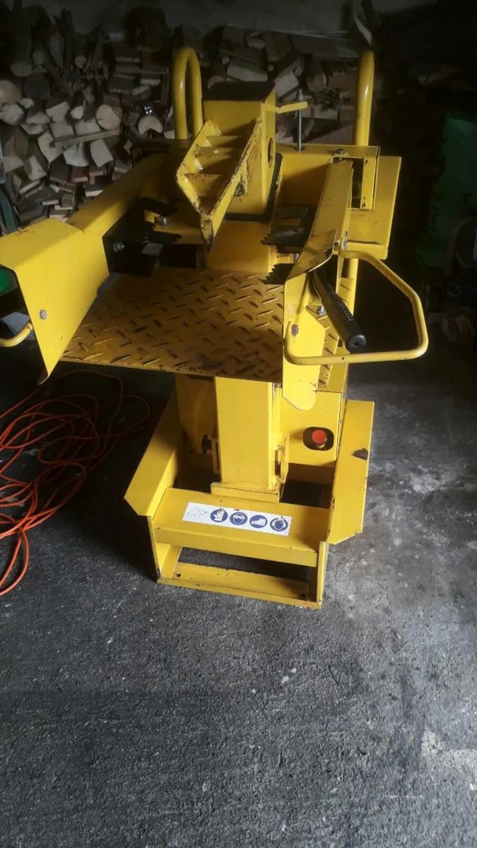 Log splitter - Image 1