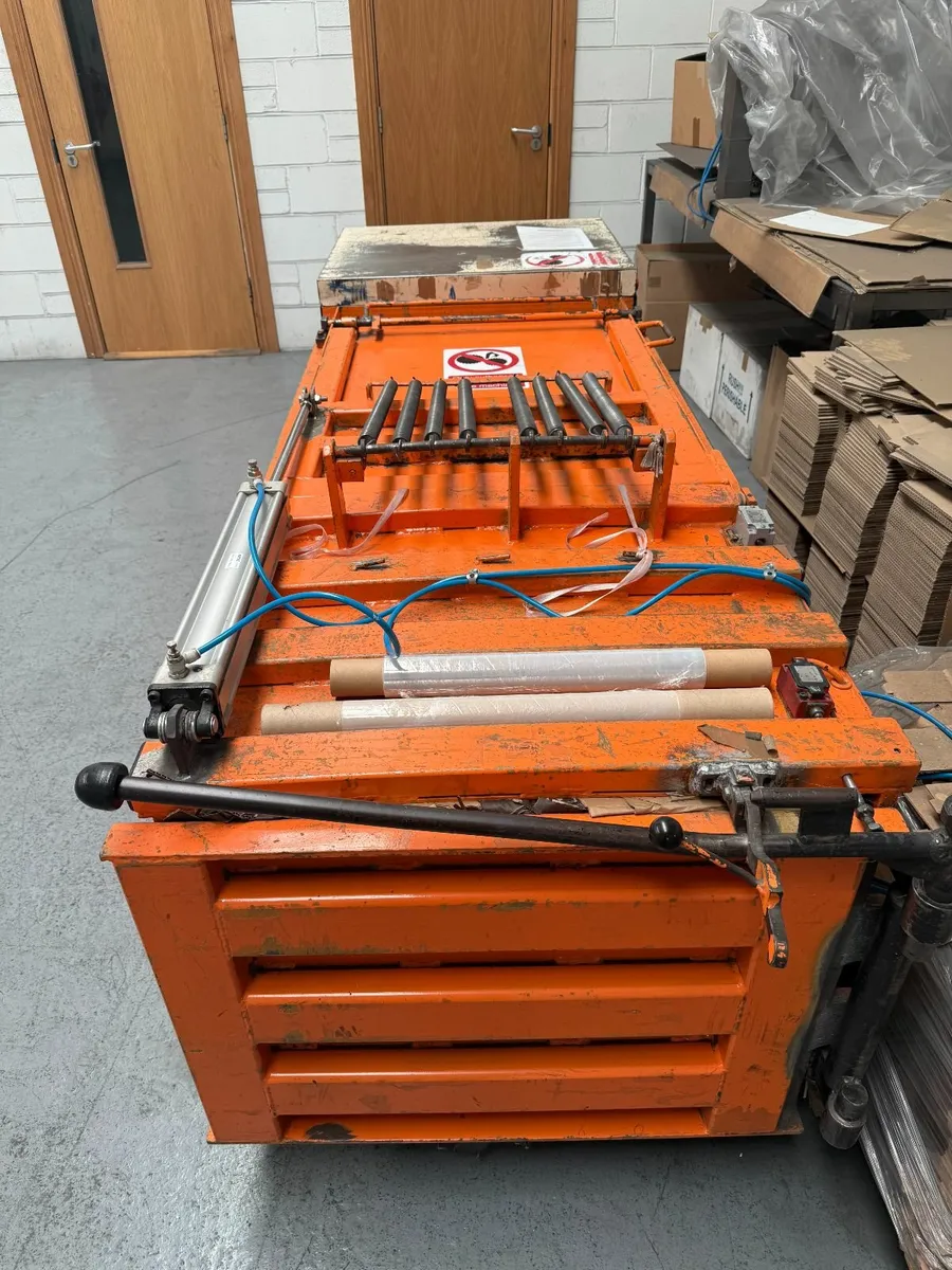 Baler for waste - Image 1