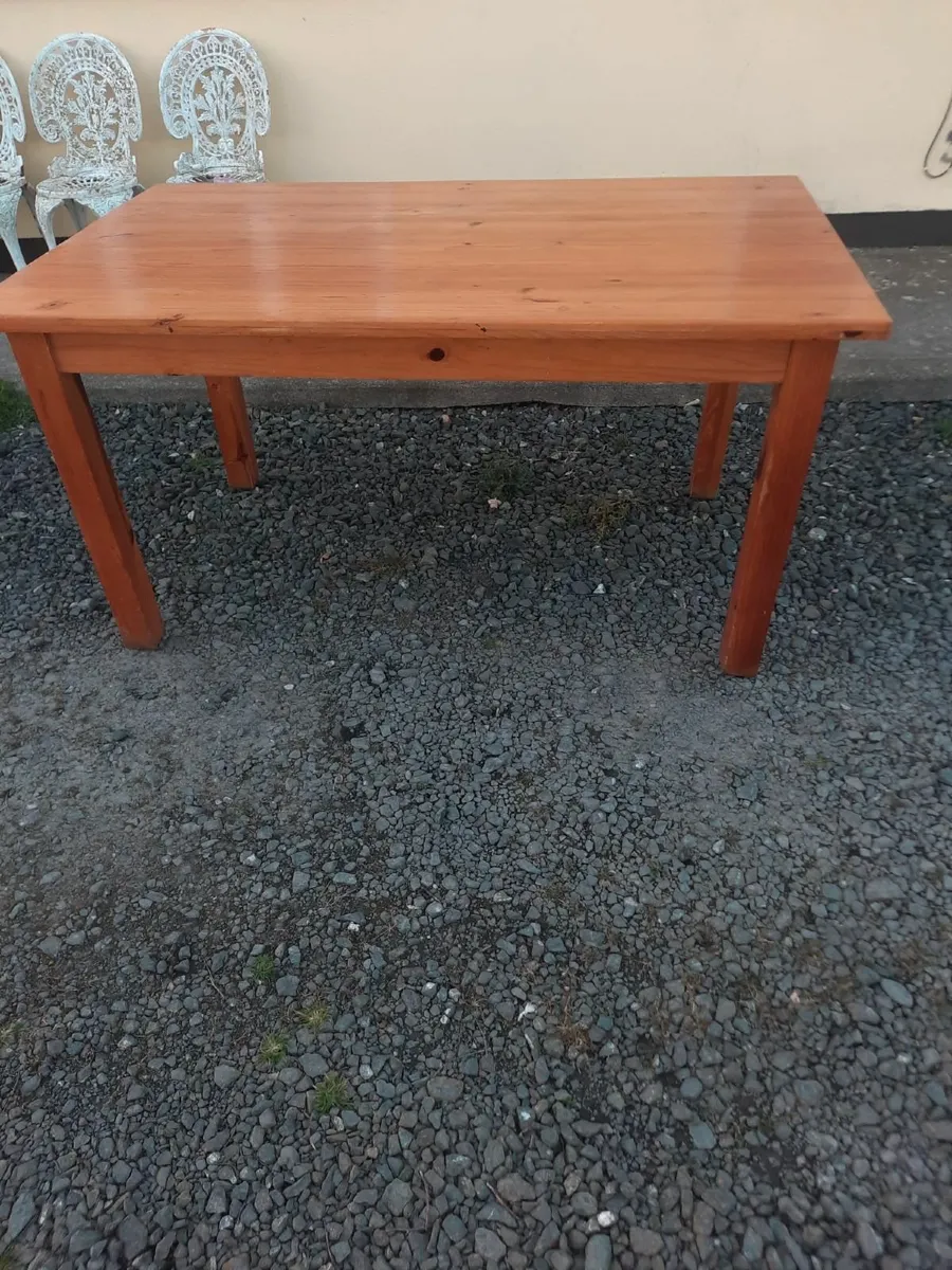 Kitchen table and chairs - Image 4