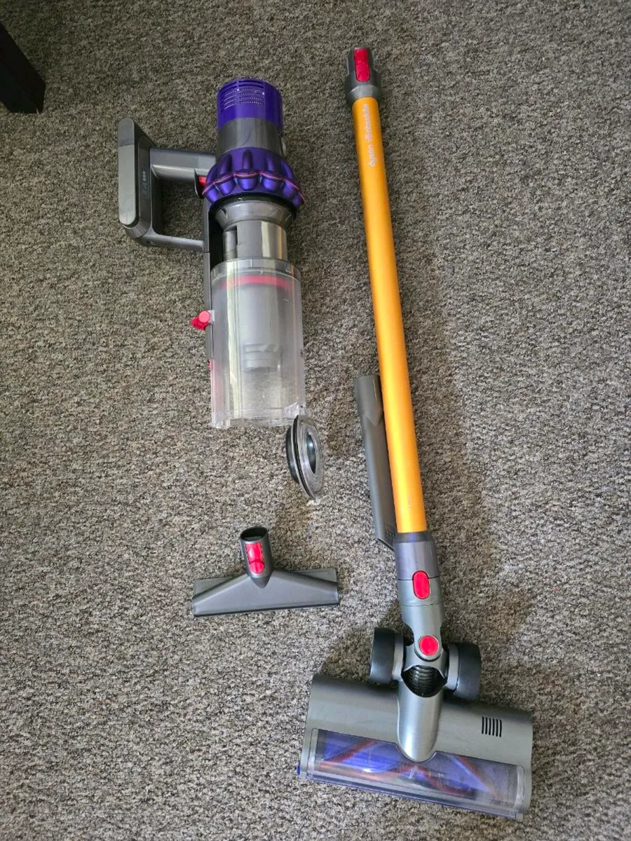 Dyson v10 - Image 1