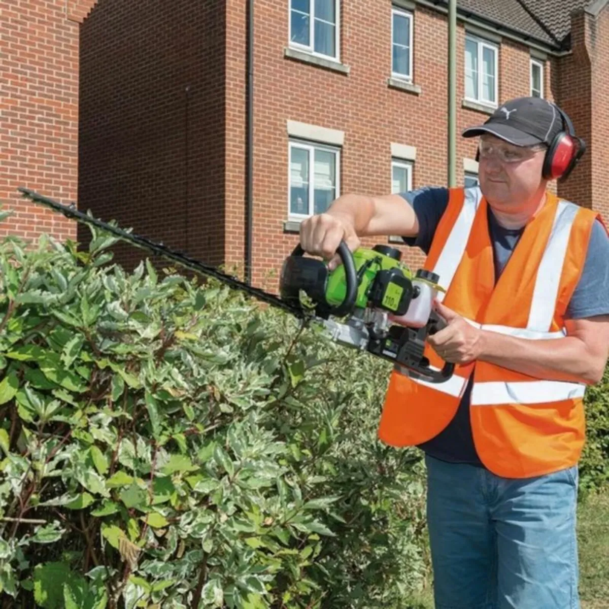 Draper Expert Petrol Hedge Trimmer, 500mm, 22.5cc - Image 2