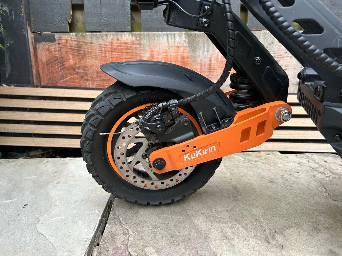 Kuugoo g2 max electric scooter - Image 3