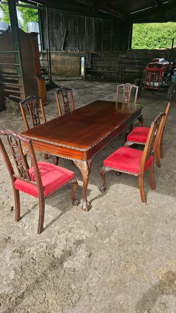 Mahogany table and 6 matching chairs - Image 1