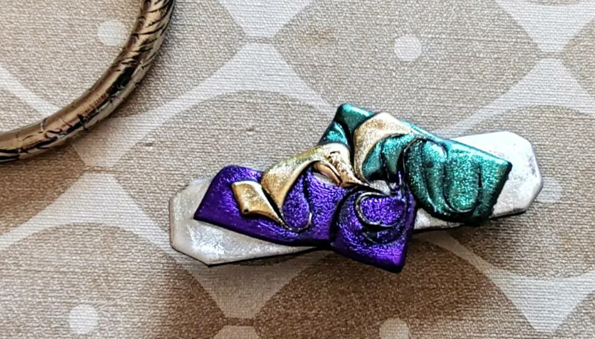 Retro brooch and bangle - Image 1