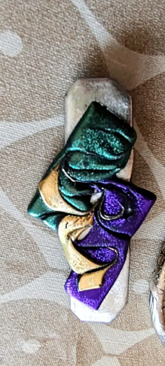 Retro brooch and bangle - Image 2
