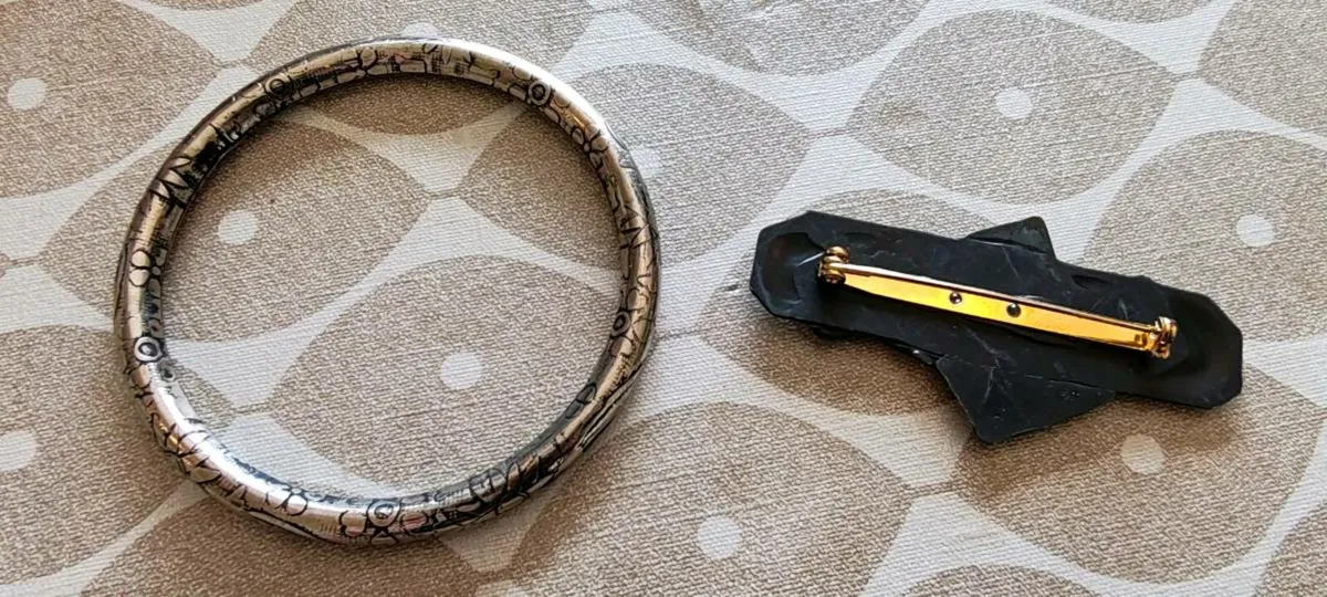 Retro brooch and bangle - Image 3