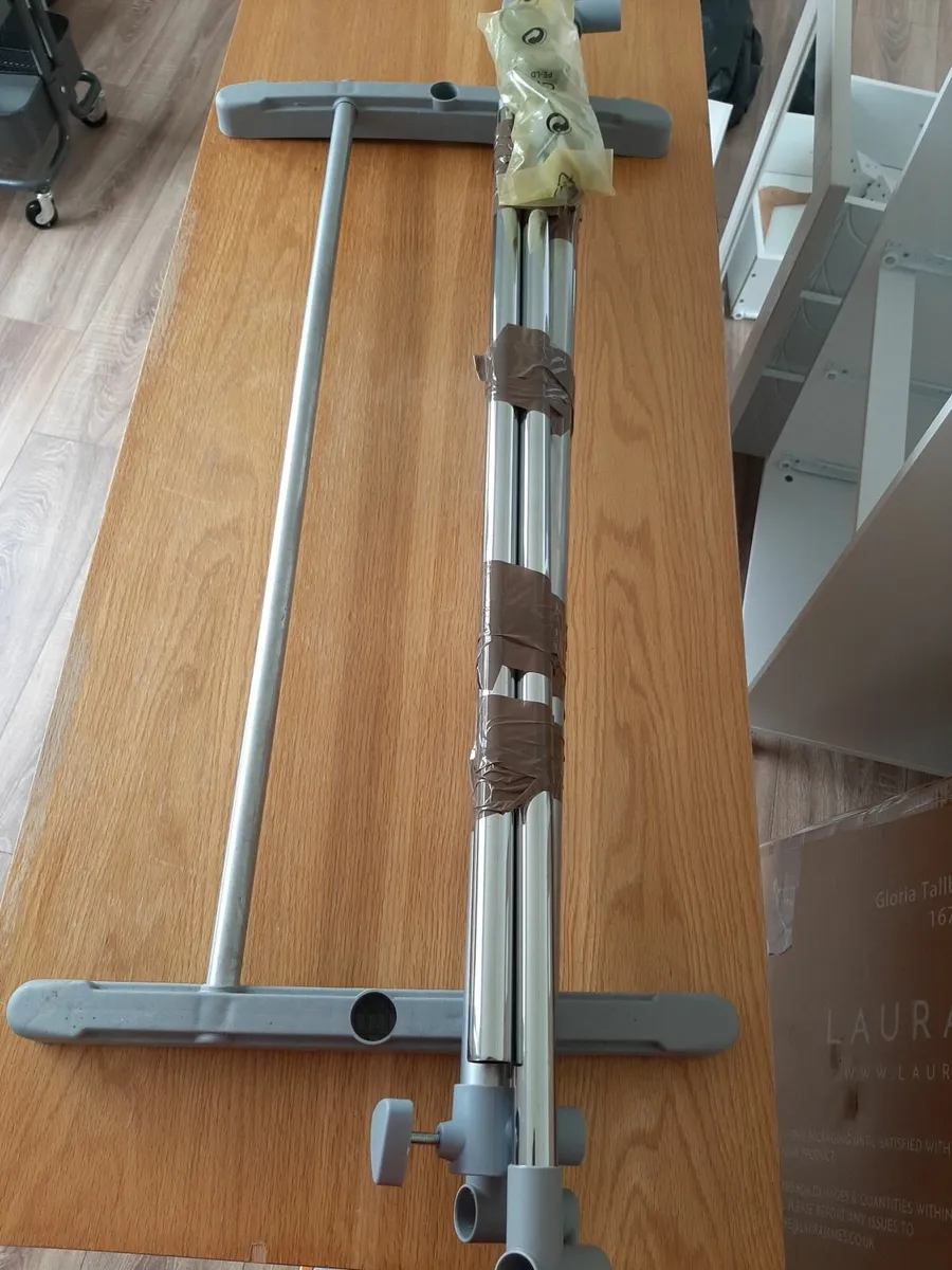 Clothes rail