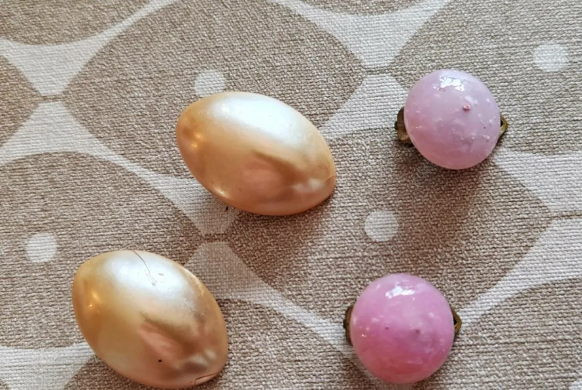 2 pr vintage clip on earrings - Image 2