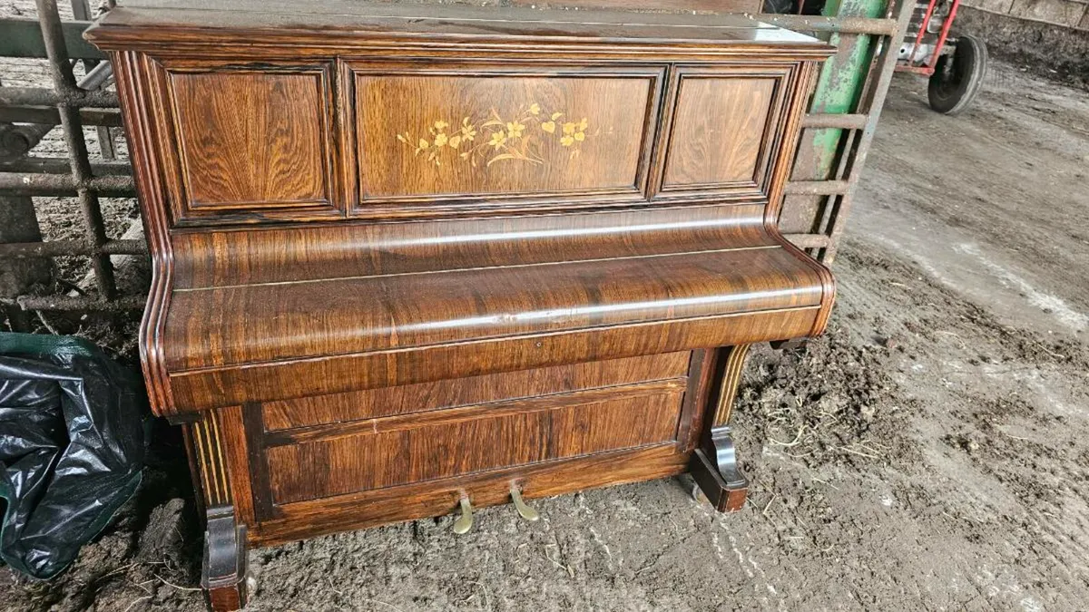 Piano - Image 1