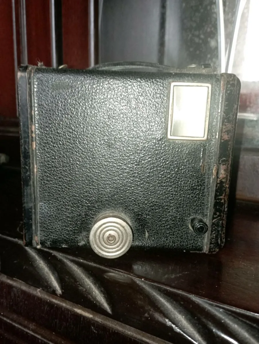 VINTAGE 1940 BOX SIX -20  CAMERA BY KODAK - Image 2