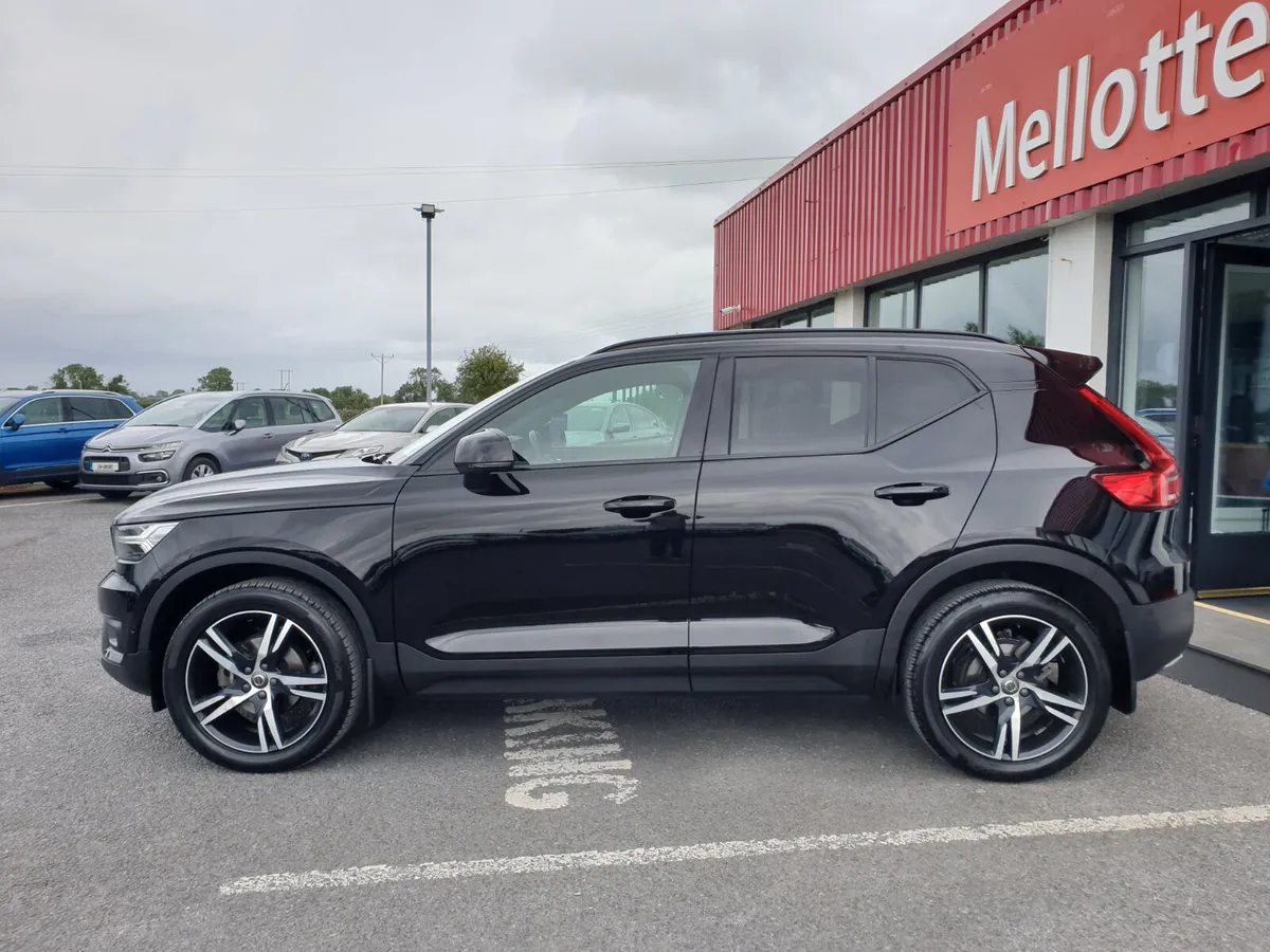 Volvo XC40 2.0D R DESIGN AUTO - Image 3
