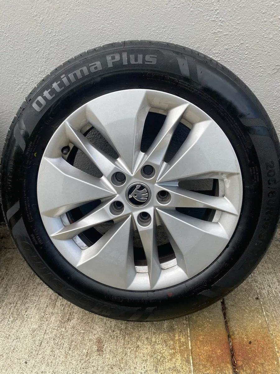 4 Alloys & Wheels - Image 3