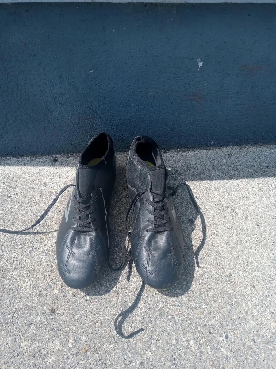 Football Soccer boots sizes 38.5, 42 and 44 - Image 4