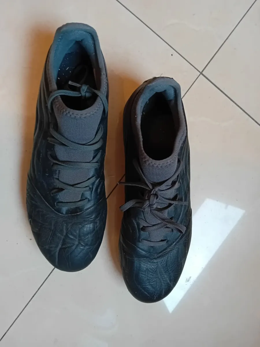 Football boots - Image 1