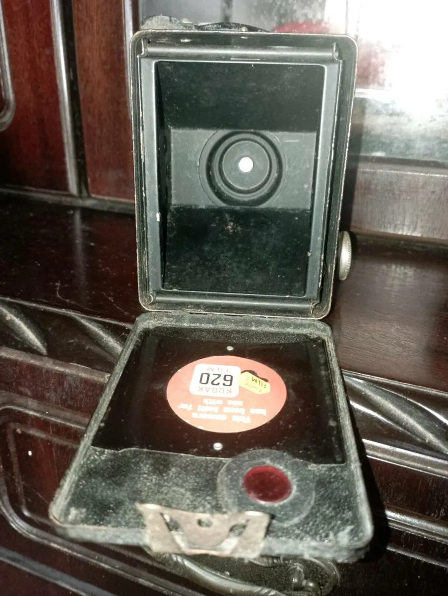 VINTAGE 1940 BOX SIX -20  CAMERA BY KODAK - Image 3