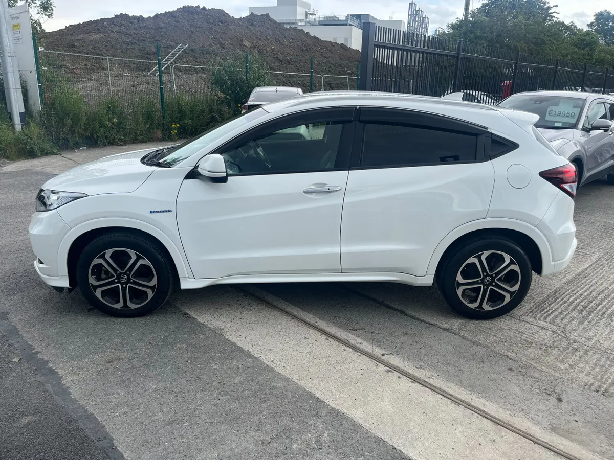 HONDA VEZEL 2016, 1.5 HYBRID AUTO LOW KMS - Image 4
