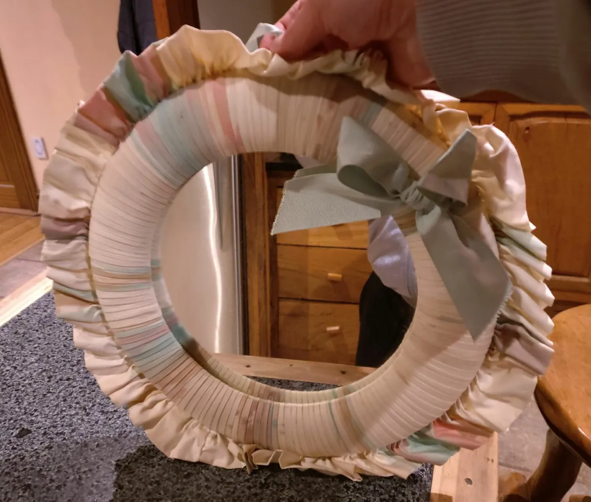 FANCY ROUND CLOTH MIRROR (USED). - Image 2