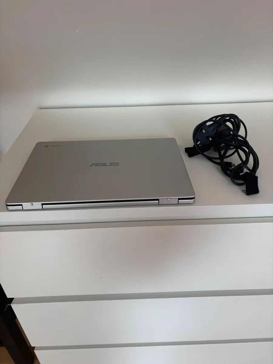 Asus laptop - Image 1