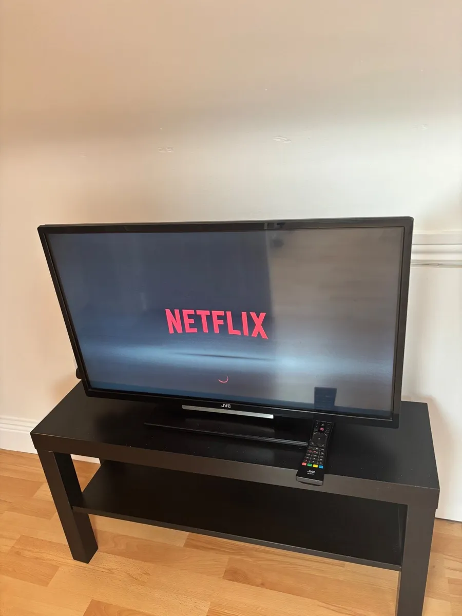 JVC 32” smart tv - Image 2