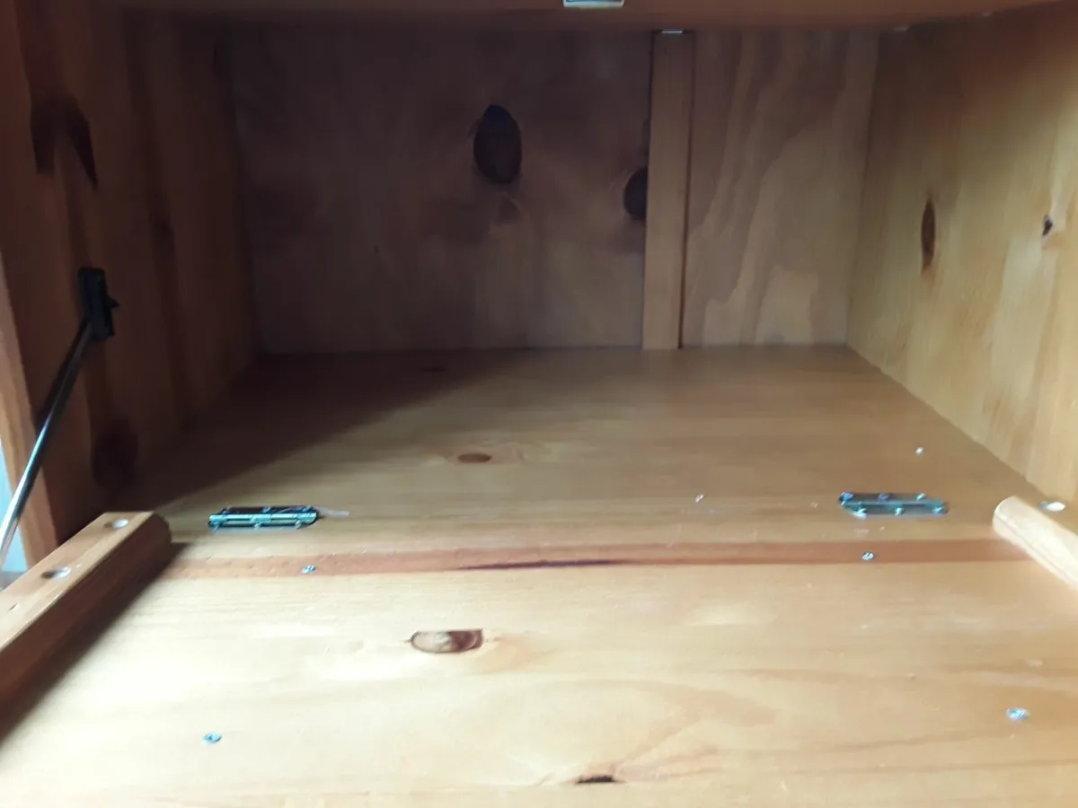 Very heavy solid pine bedroom unit plenty of stora - Image 2