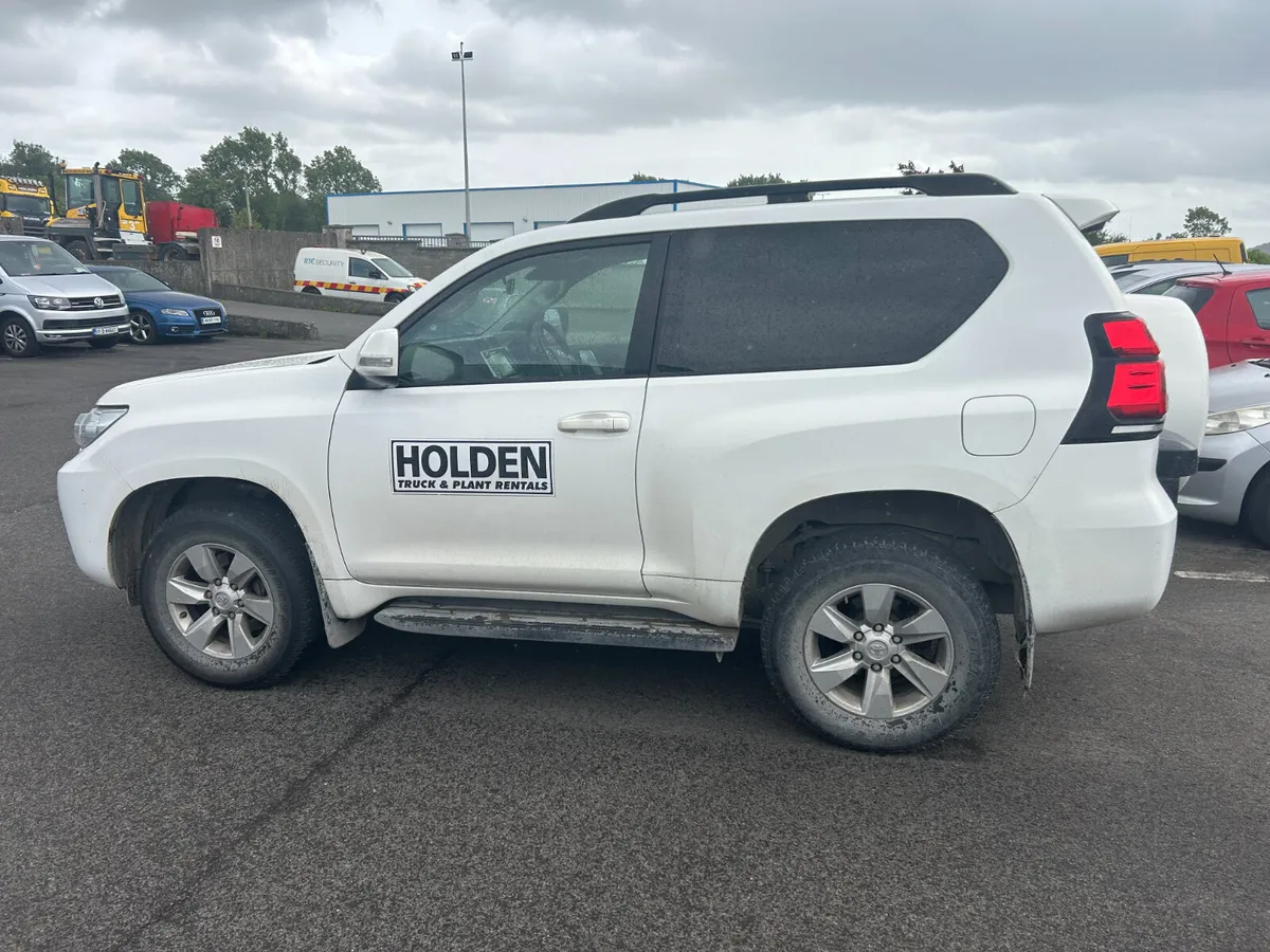 UNRESERVED 2019 TOYOTA LANDCRUISER SWB FOR AUCTION - Image 1