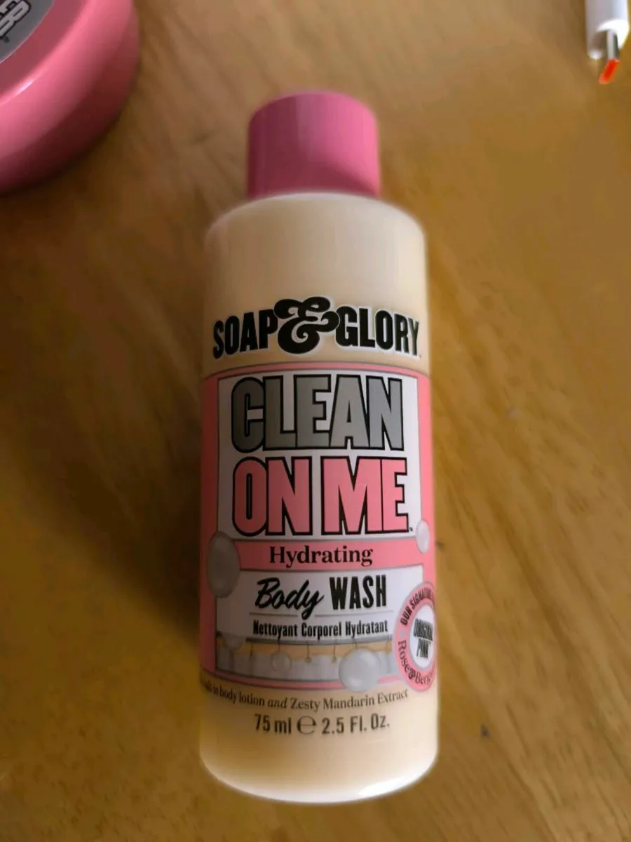 SOAP & GLORY CLEAN ON ME HYDRATING BODY WASH - Image 1