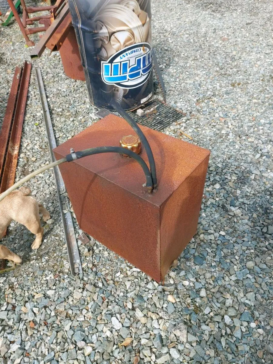 Oil tank - Image 3