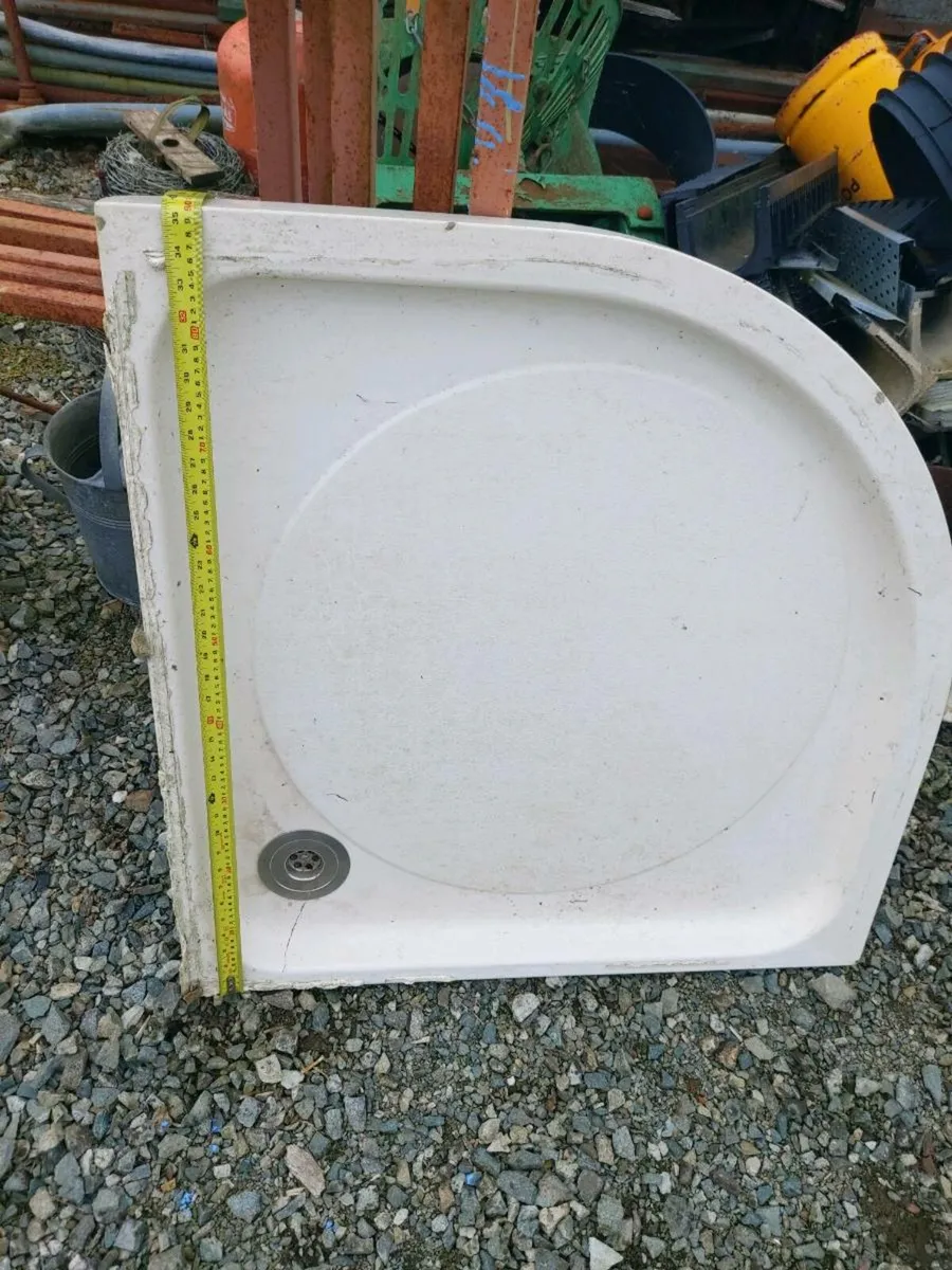 3 Shower trays - Image 1