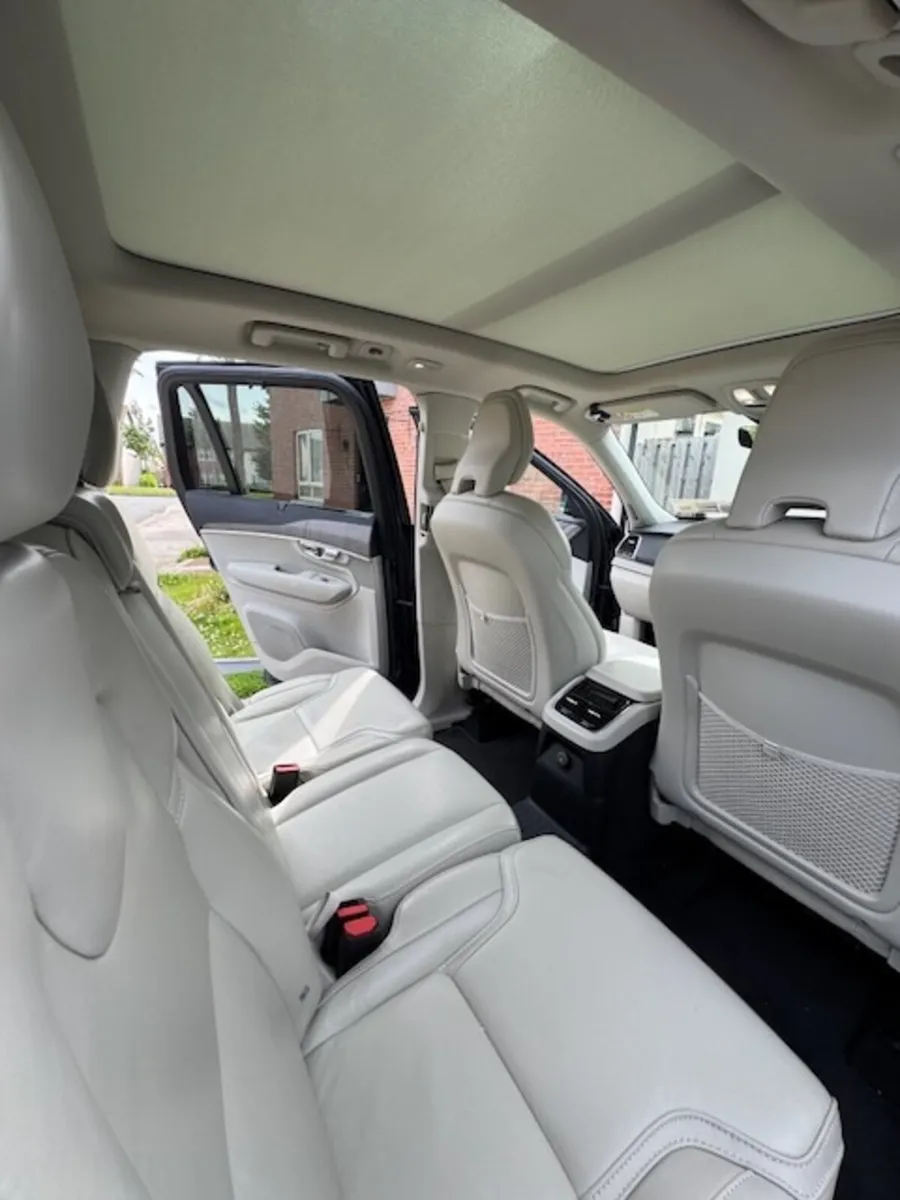 Volvo XC90 2023 - Image 4
