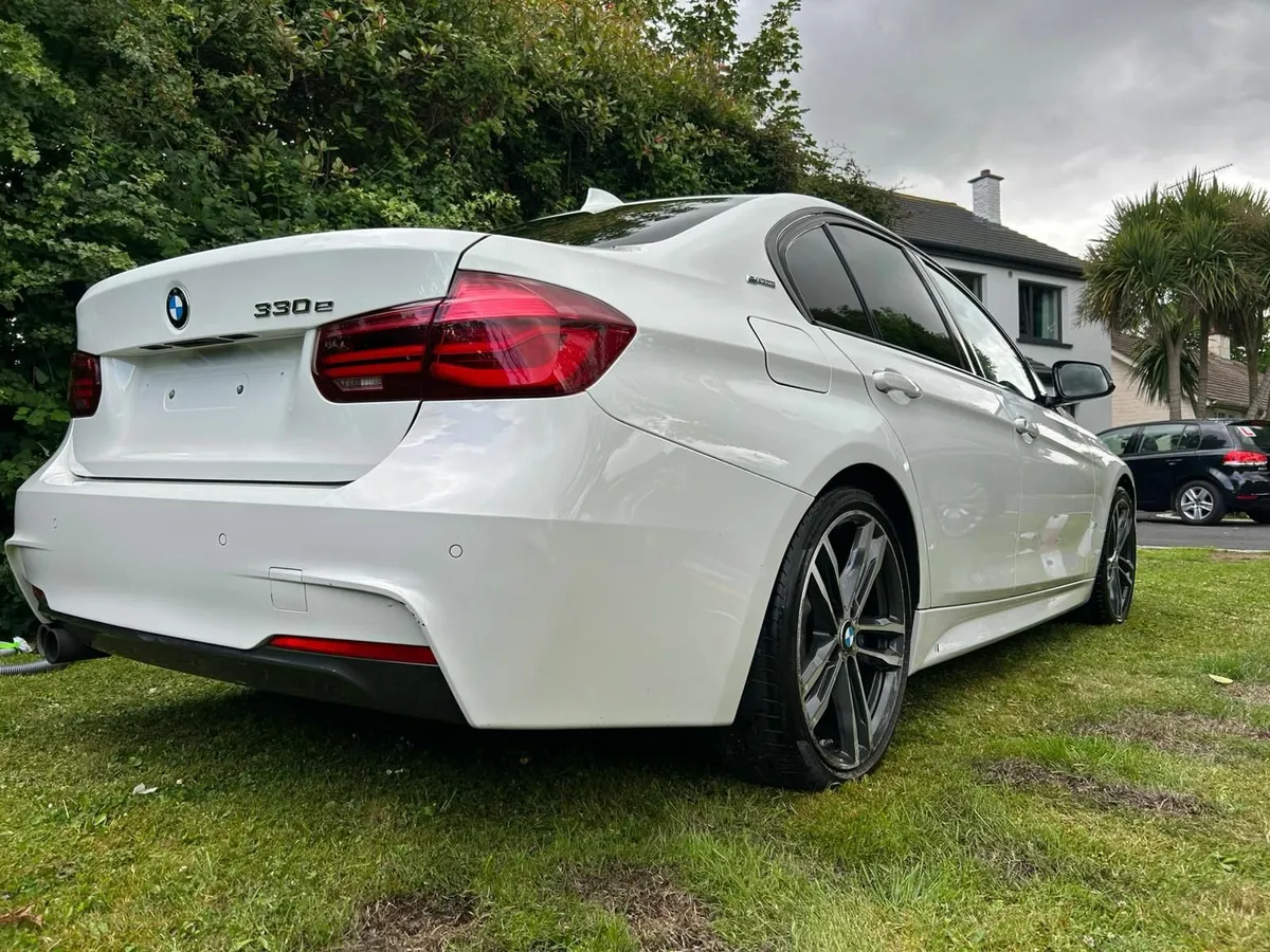 BMW 3-Series 2017 330e M Sport - Image 4
