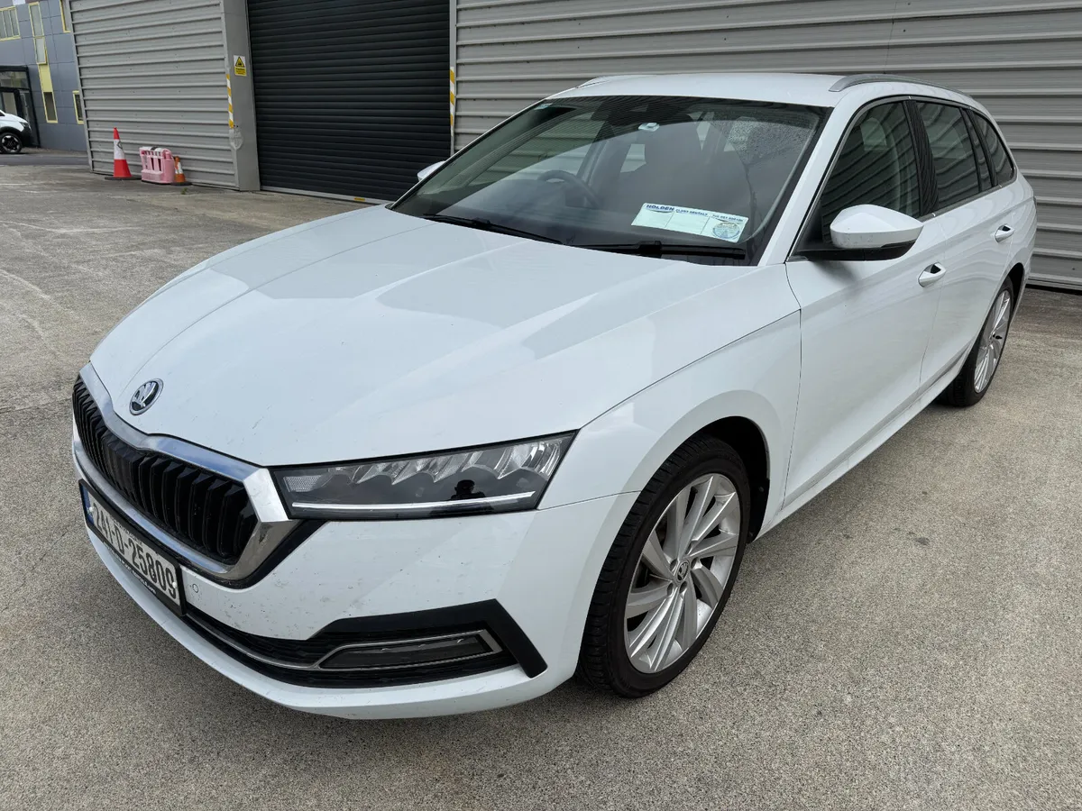 UNRESERVED 2024 & 2017 SKODA ESTATE STYLES FOR AUC - Image 3