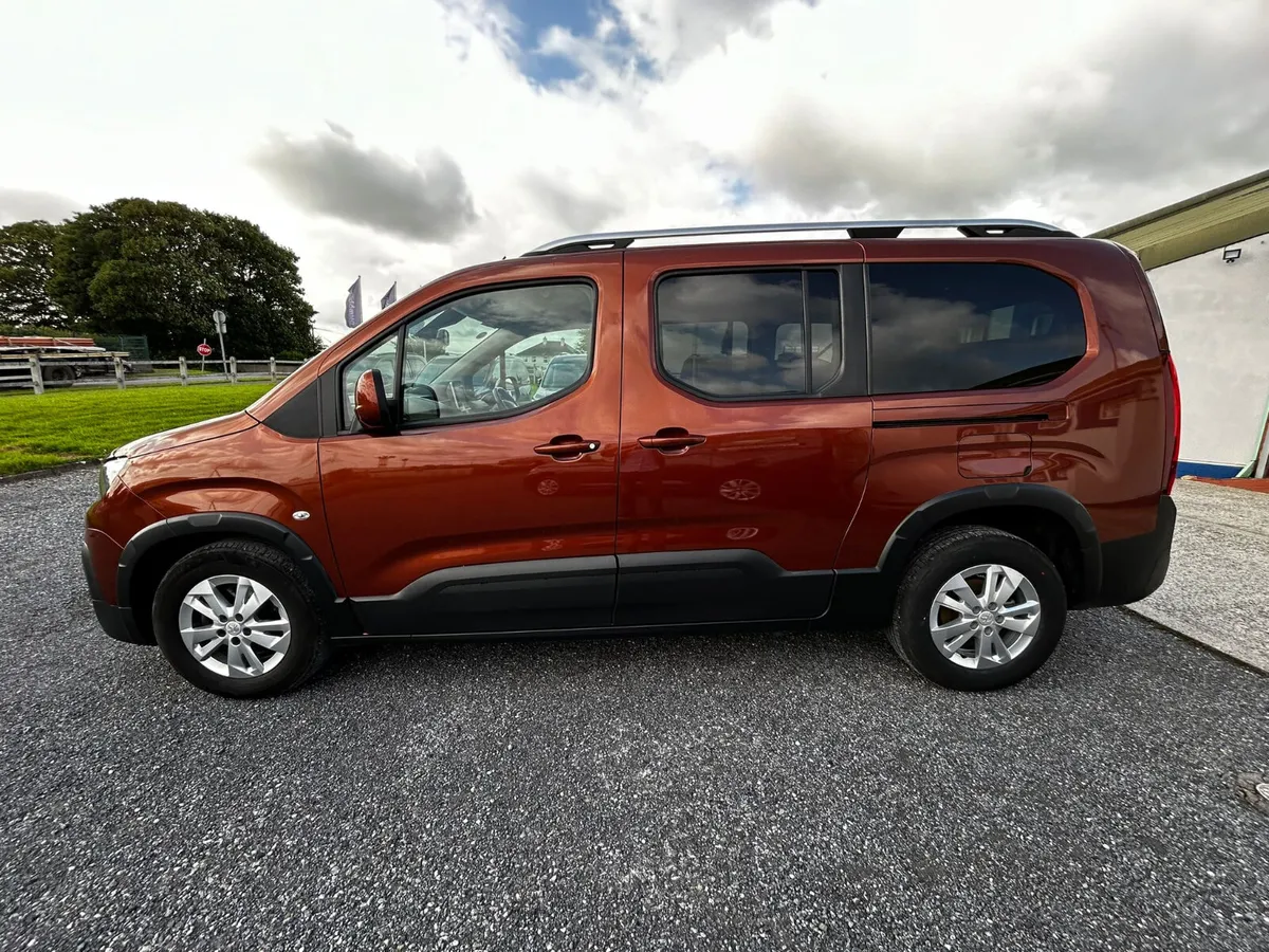 221 Taxi Spec Wheelchair Car - Image 4