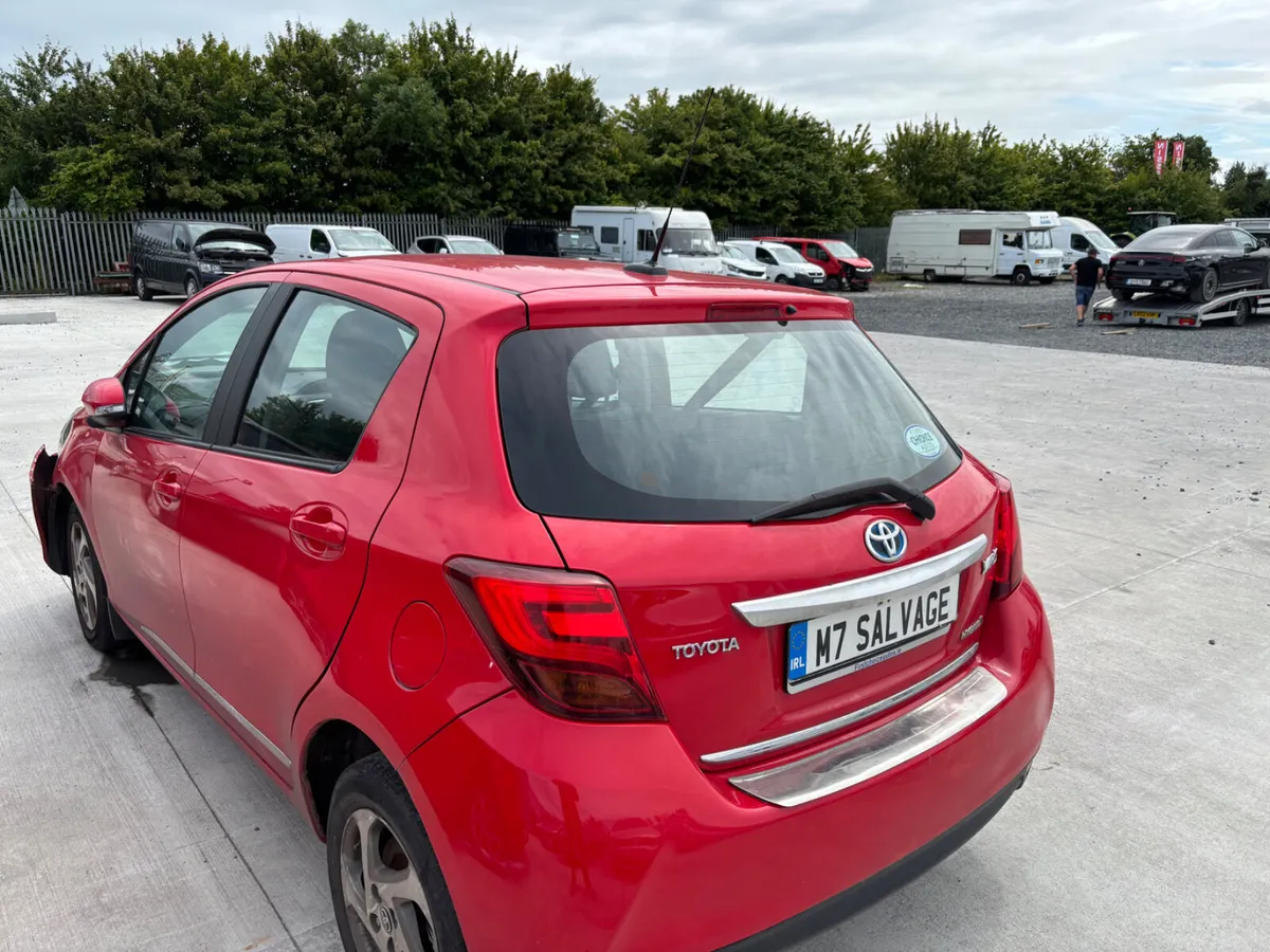 15 Yaris Hybrid 45k miles Needs engine - Image 3