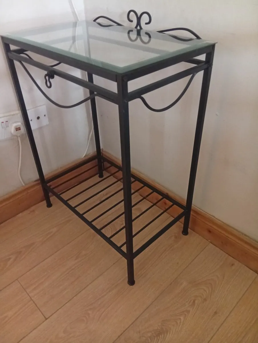 Hall Quality Modern table with glass top - Image 4