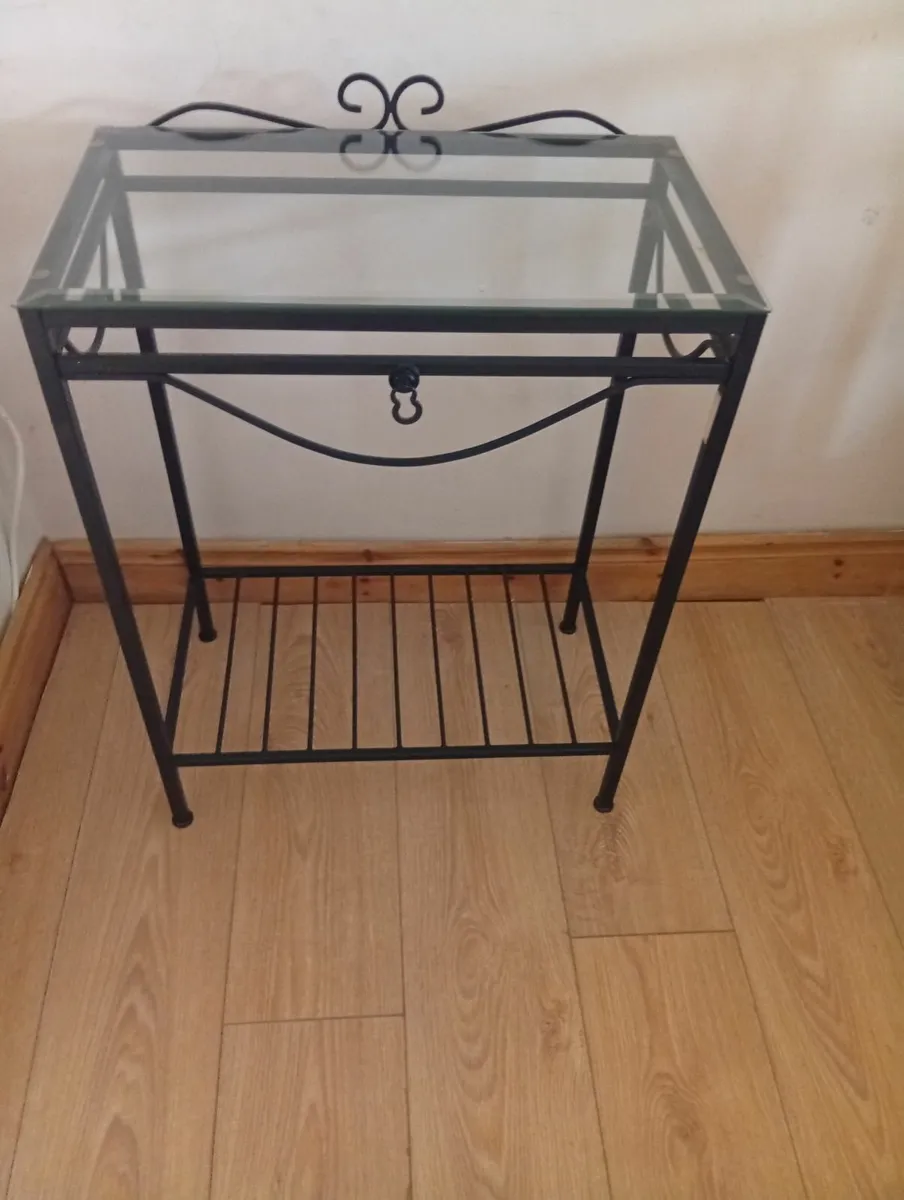 Hall Quality Modern table with glass top - Image 1