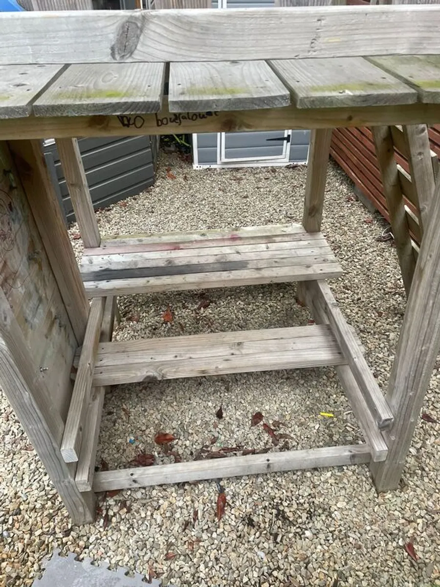 Tree house with slide - Image 3