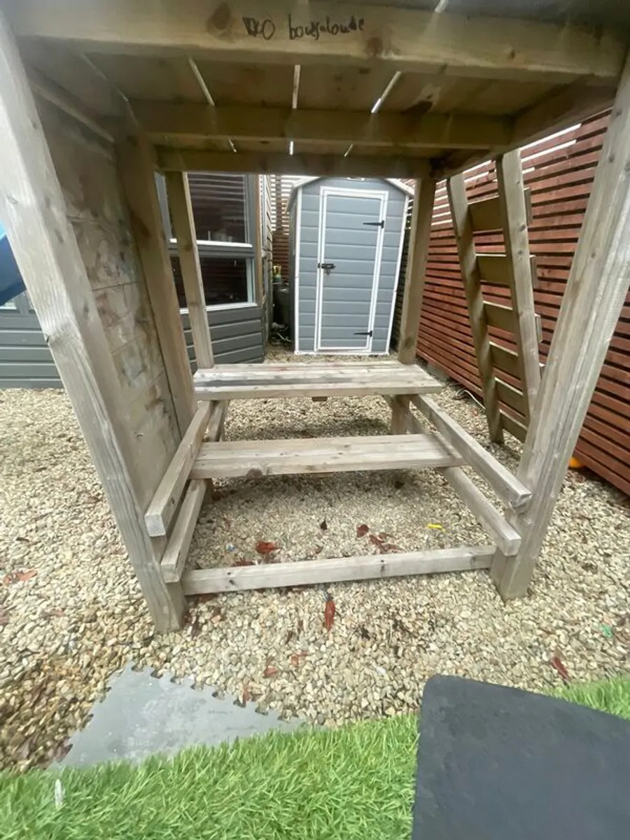 Tree house with slide - Image 4