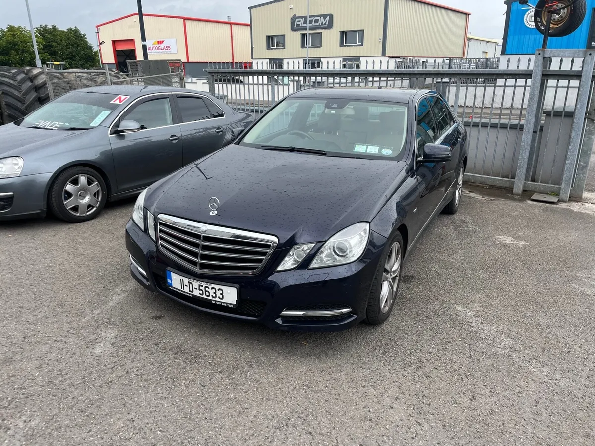 Mercedes-Benz E-Class 2011 - Image 2