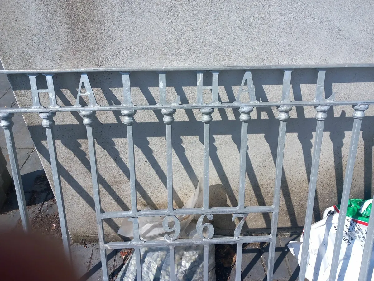 Celtic gate and railings - Image 4
