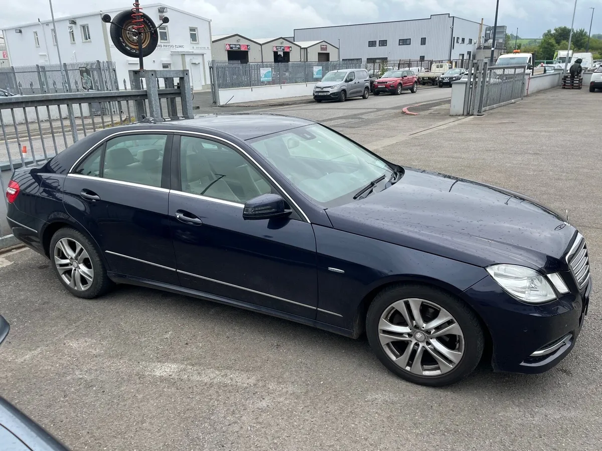 Mercedes-Benz E-Class 2011 - Image 4