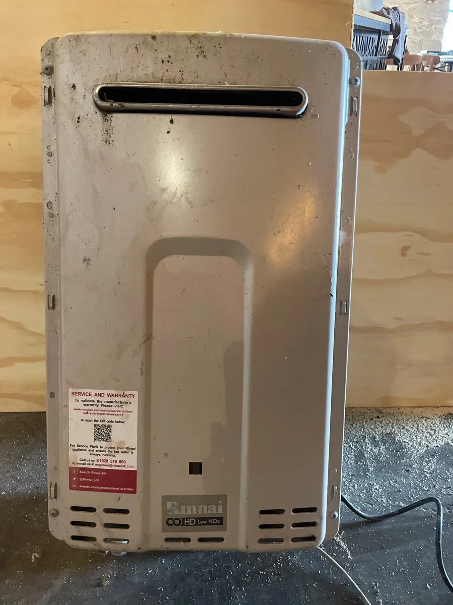 Gas water heater - Image 1